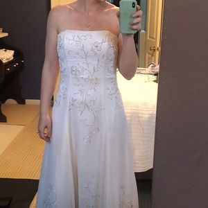 Tiffany Designs | floor length gown | size 10 | prom / wedding / pageant…